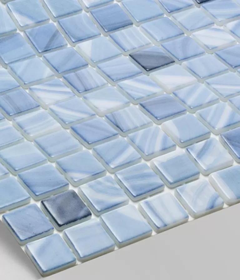URA 5x5cm. Piscina azul claro y vetas blancas
