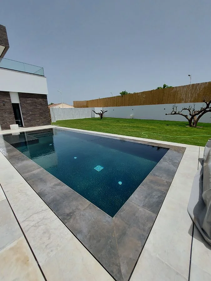 PS 26 Piscina negra