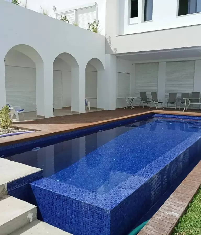 PS 60. Piscina color azul