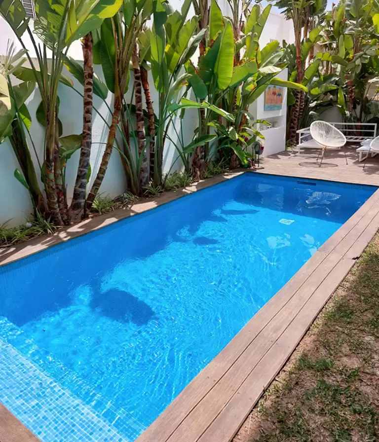 PS 50. Piscinas color azul claro