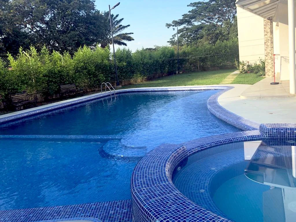 MOSAICOS PISCINA PRIVADA - URUMEA - CALI
